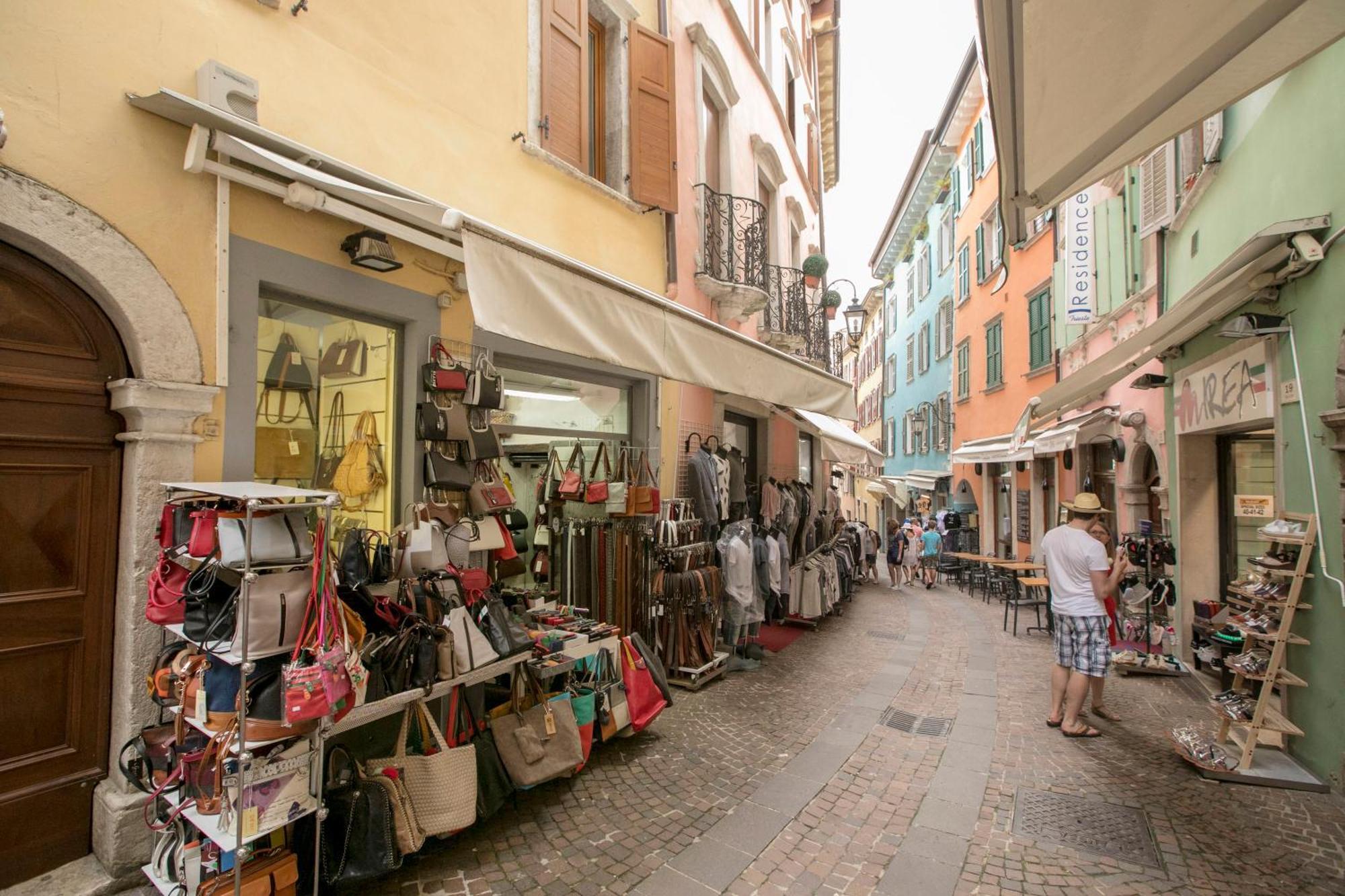 Appartamento Centro Storico Riva - Happy Rentals Экстерьер фото